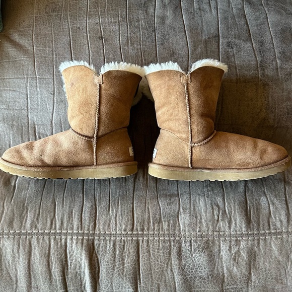 UGG Bailey Button Boots, Size 7 - Picture 4 of 7